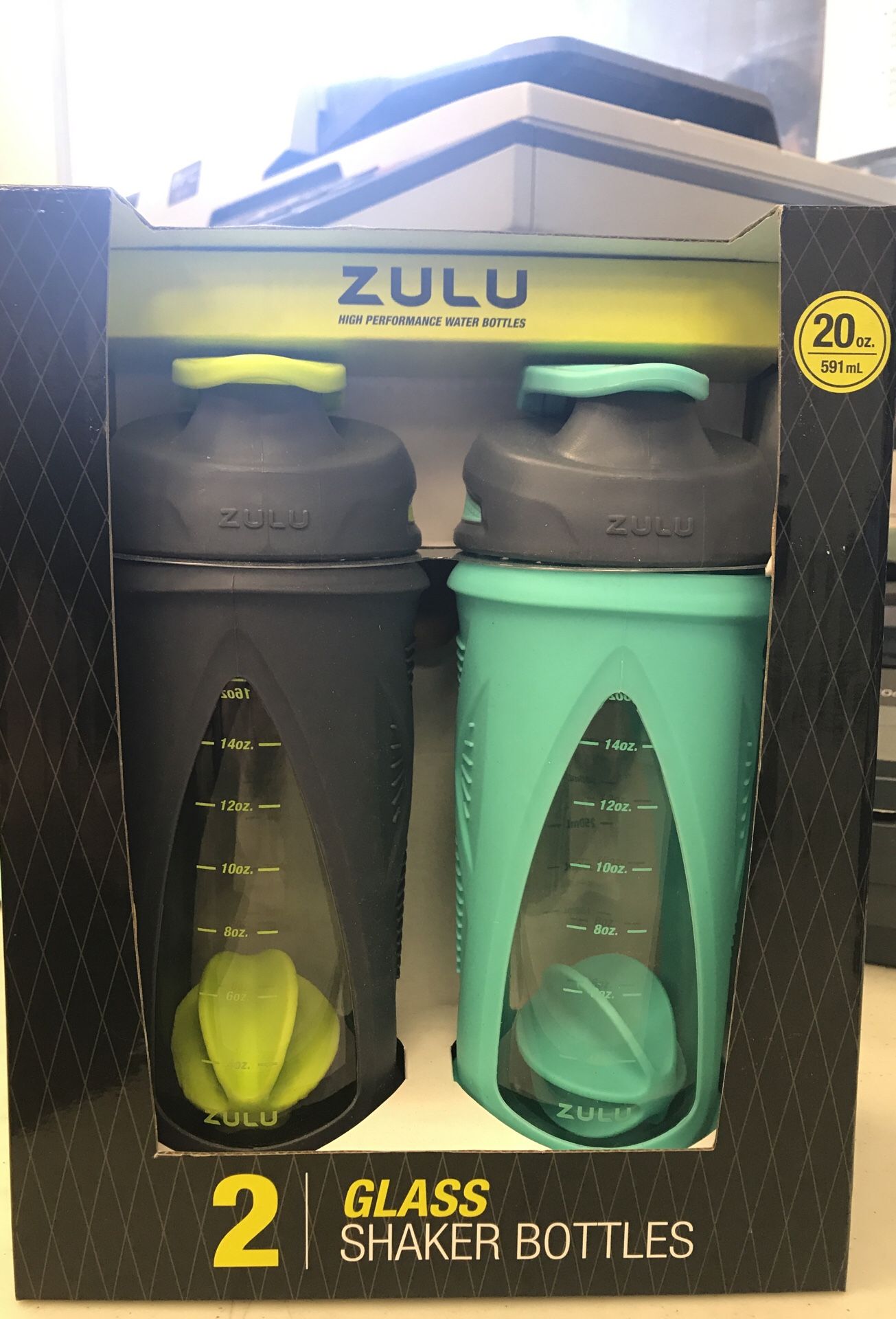 ZULU Studio Glass Water Bottle with Silicone Sleeve, 28 oz, Fuchsia.  frntcab for Sale in San Antonio, TX - OfferUp