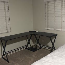 Black Desk