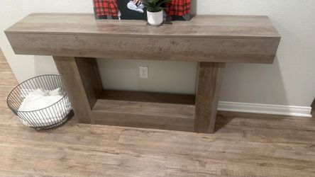 Entry way table
