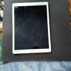 iPad Pro 12.9” 1st Gen WiFi Gold 