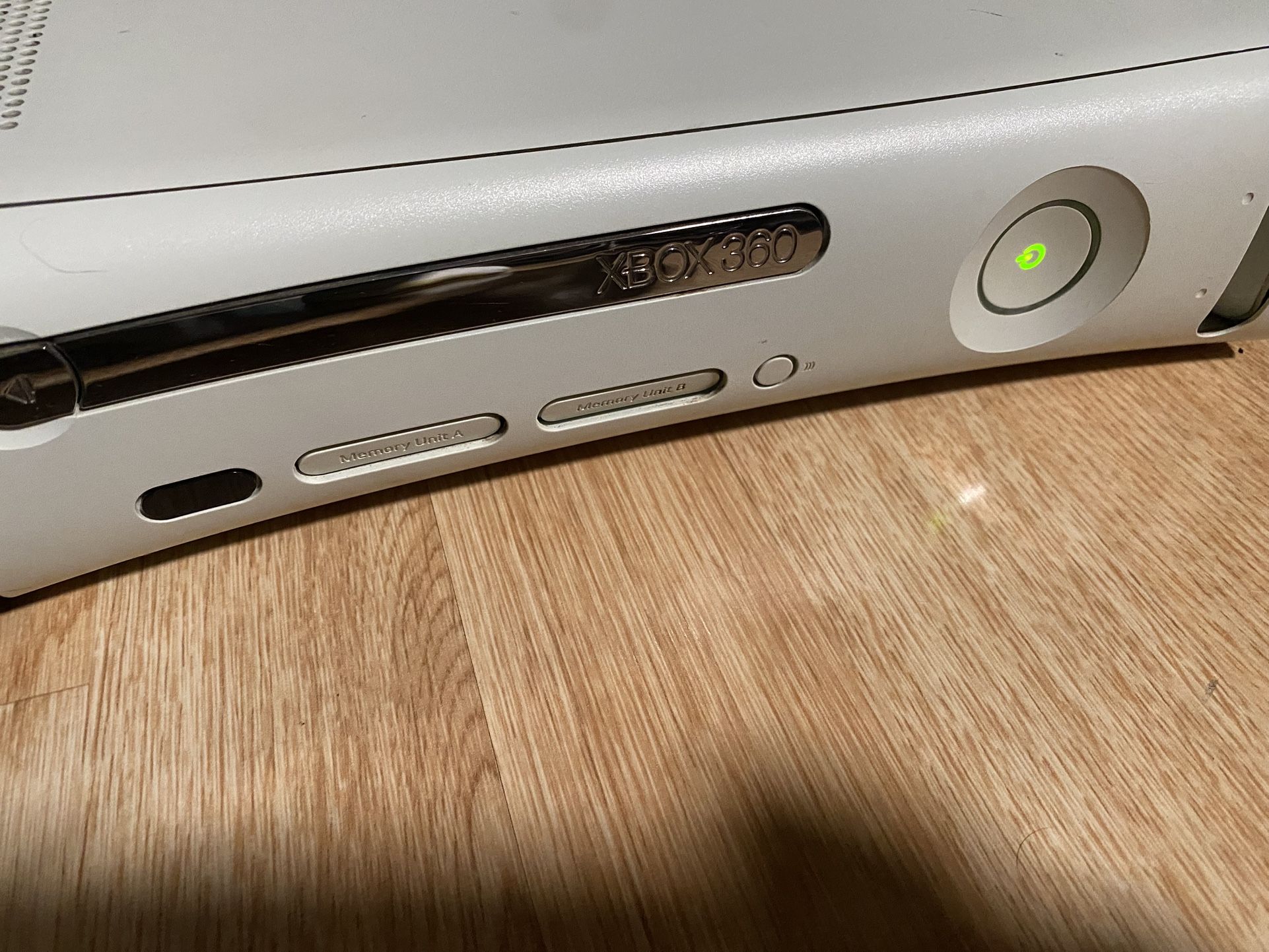 Xbox 360 Console w/Game,Power Brick and Hmdi cable