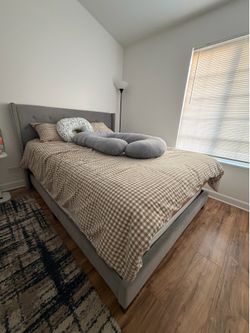 Queen bed + free mattress