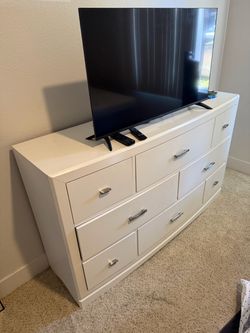 White 7-Drawer Dresser with Chrome Handles