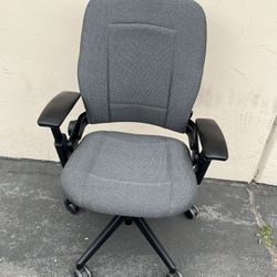 Gray Steelcase V2 Leap Office Chair