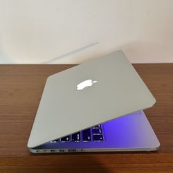Apple MacBook Pro 13” Retina I7/16GB/256GB SSD $295