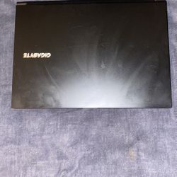 High-Performance Gigabyte Gaming Laptop – Ready to Play!