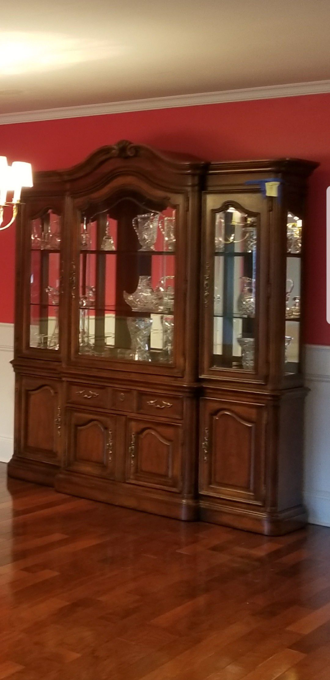 China Closet Display, Curio in Great Condition with glass shelves and dimmable lights..