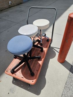 3 Rolling Stools.