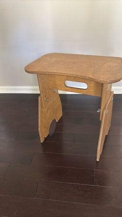 Adjustable cello bench that “grows with me”