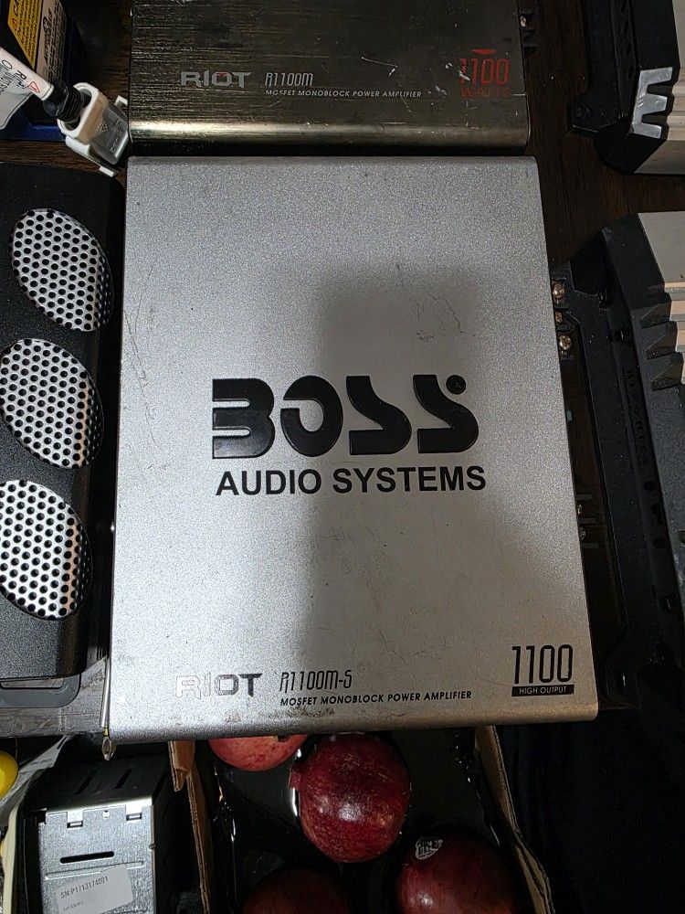 Boss audio system 1100w