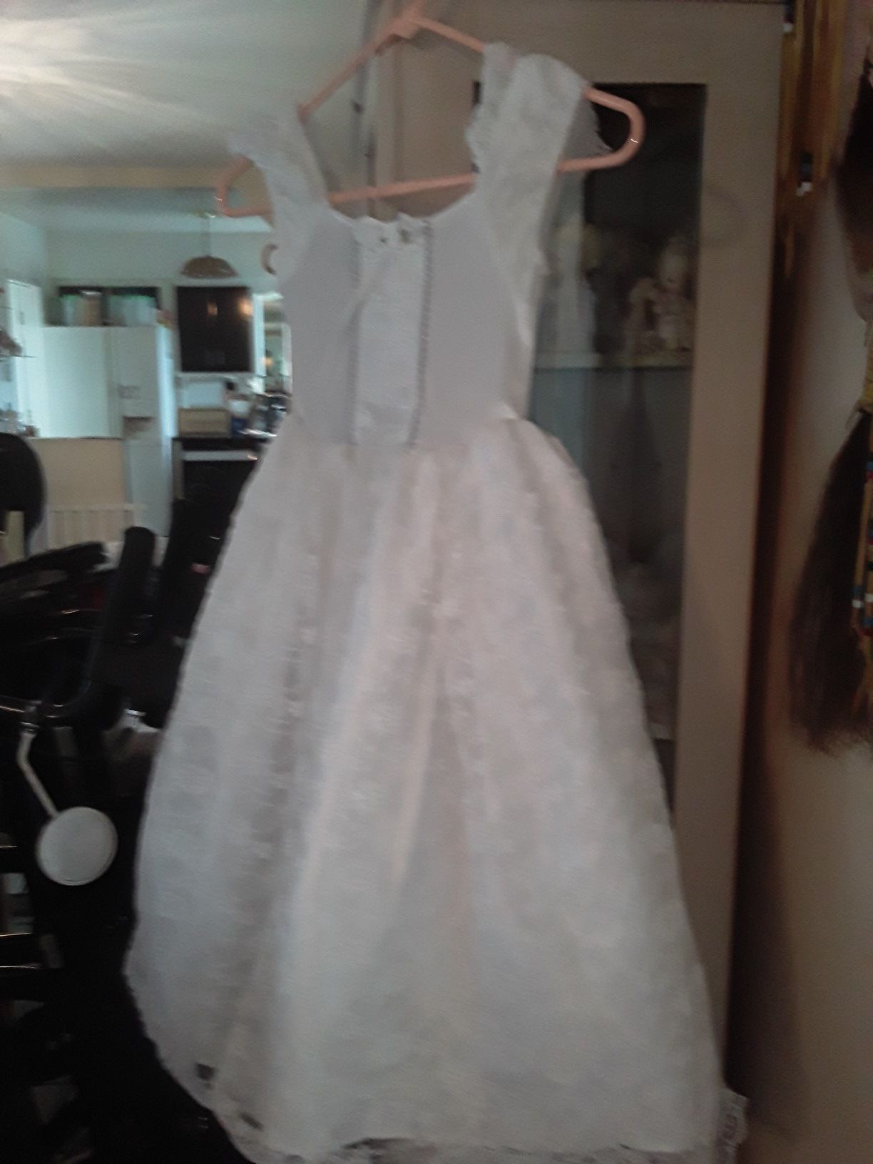 Beautiful white Communion flower girl formal dress floral design layered girls size 4 $15 cheap price! Need gone asap