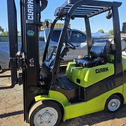 Forklift Clark  Motacargas 
