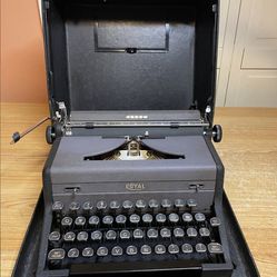 1948 Royal Arrow Portable Typewriter 