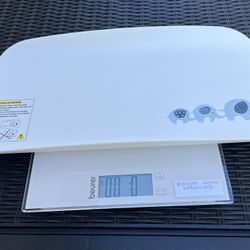 Beurer digital baby scale with tray