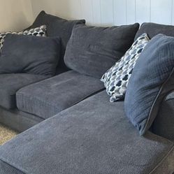🚚 FREE DELIVERY ! Beautiful Dark Gray Reversible Sectional Couch