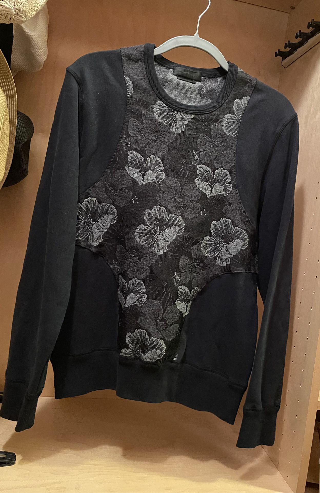 Authentic Alexander McQueen Sweatshirt Embroidery Black Men Jumper size fits M