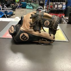 Used Wilson A2000 11.75 Baseball / Softball Glove SKU 44527-21