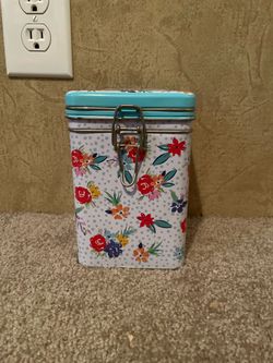 Pioneer woman metal canister