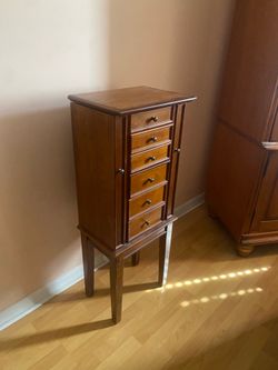 Free Jewelry stand