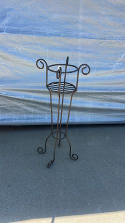 Metal plant stand