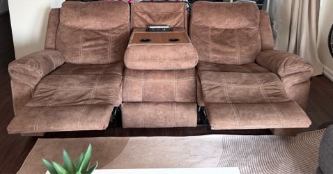 Reclining Sofa with Center Console