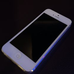 Apple iPhone 5s (Silver/White) – Vintage Classic for Parts or Repair!