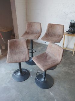 4 Bar stools for in-house or outdoor just for 120