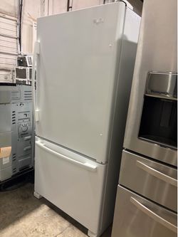 USED FRIDGE WHIRPOOL BOTTOM FREEZER