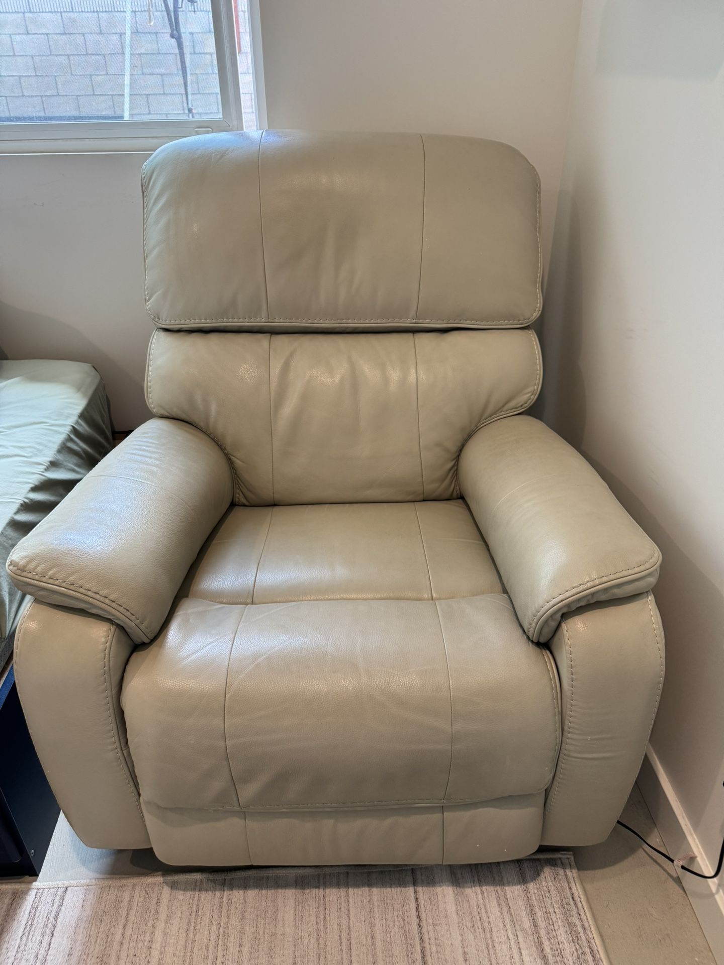 Barcalounger Columbia Leather Recliner with Power Headrest great