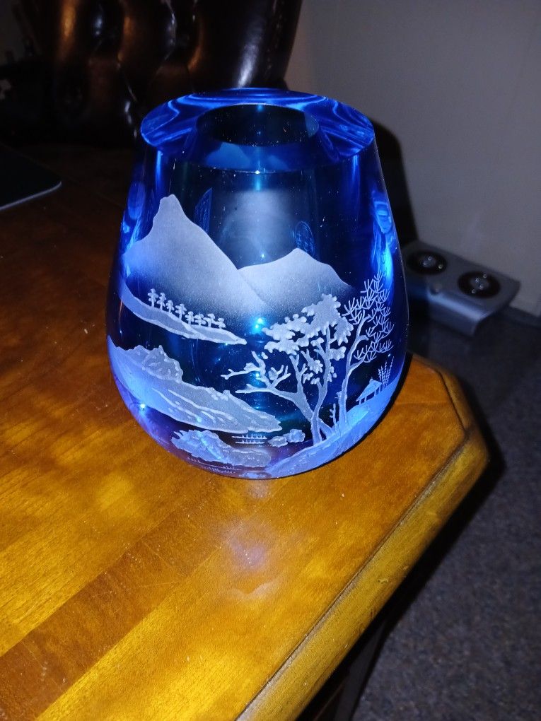 Chinese Peking Ecthed Vase