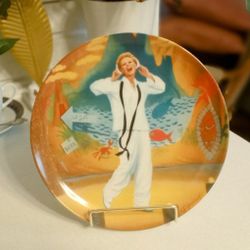 KNOWLES 8 1/2" SOUTH PACIFIC  COLLECTOR PLATE