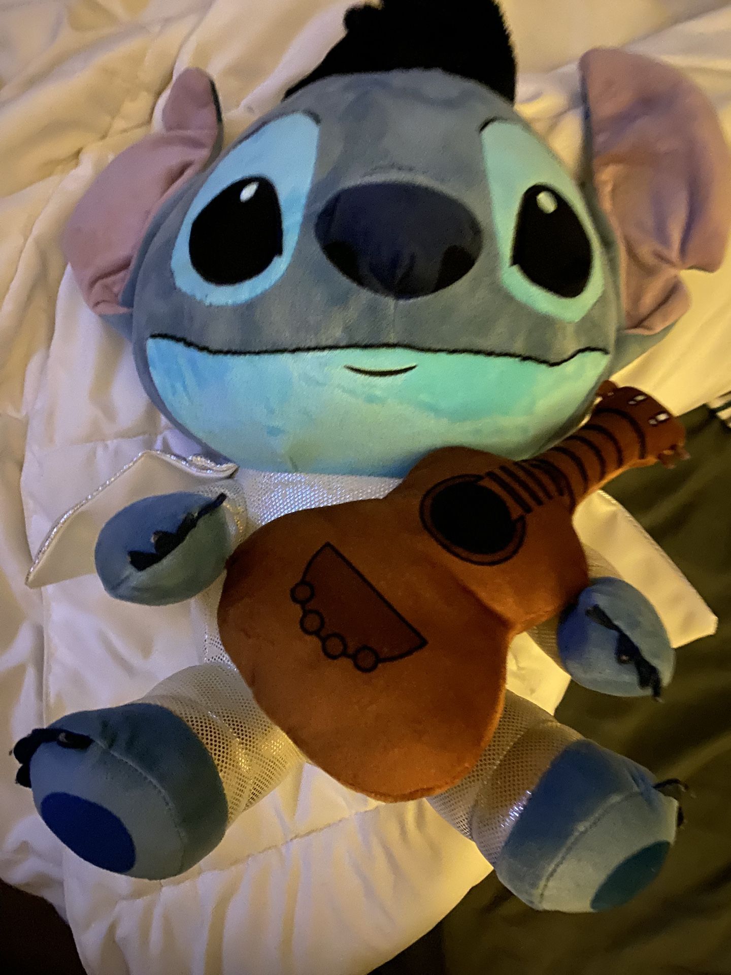 Stitch as Elvis Playing Guitar And Vibrating