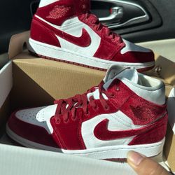 Woman’s Jordan 1s  Size-9
