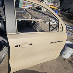 Gmc Canyon   Colorado  Right Front Door Oem  23 To 26