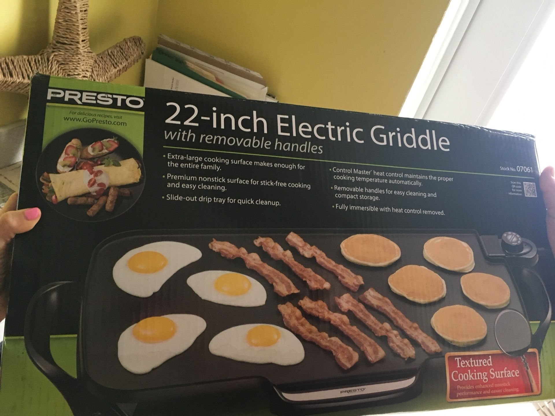 NWT 22 inch electric skillet