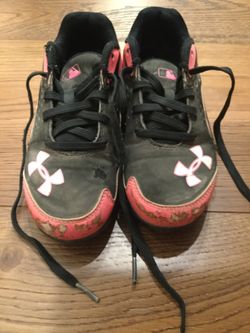 Girls Softball Cleats Size 13 Only $5!