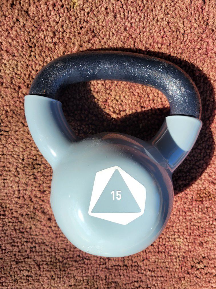 NEW. SINGLE 15LB  RUBBER COATED KETTLEBELL  HAS METAL HANDLE 
7111.S WESTERN WALGREENS 
$20 . CASH ONLY 