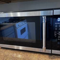 Hamilton Beach 0.9 Cu. Ft. Microwave – Brand New, Barely Used!