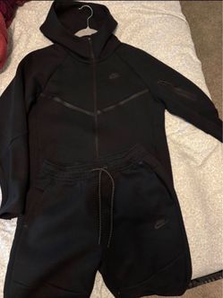 Black Nike tech