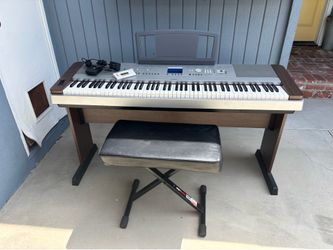 Yamaha portable grand dgx-640