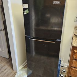 Magic Chef 4.5 Ft Fridge