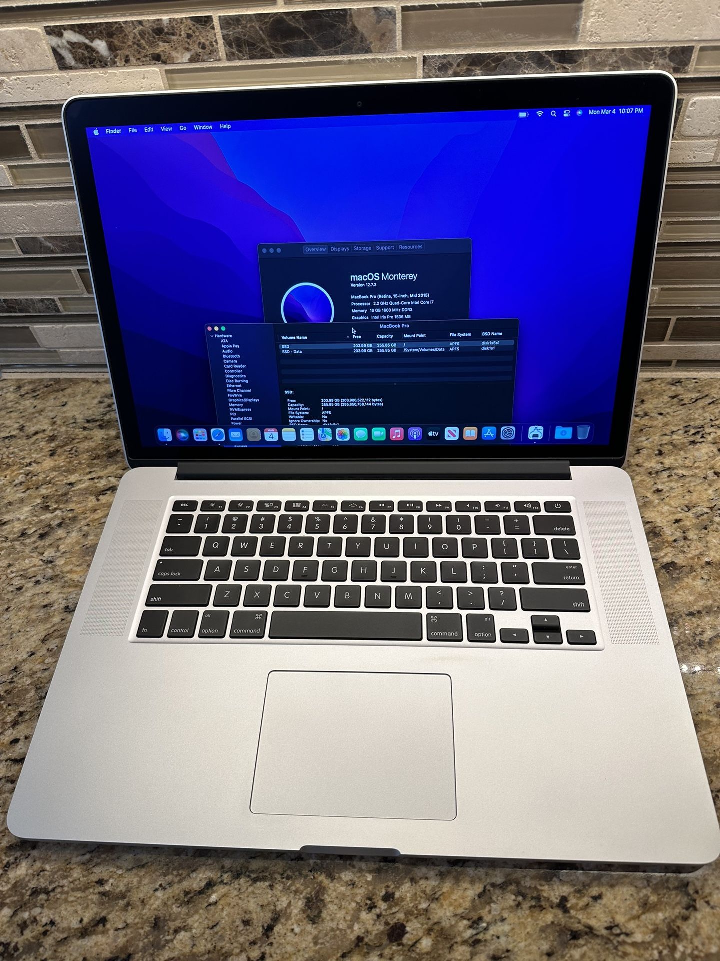 MacBook Pro 15” 16GB Ram 256GB SSD