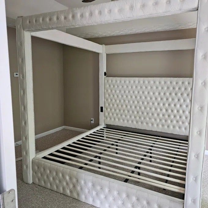 Tufted Queen Size canopy Bed Frame