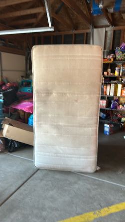 Twin mattress free for recycling
