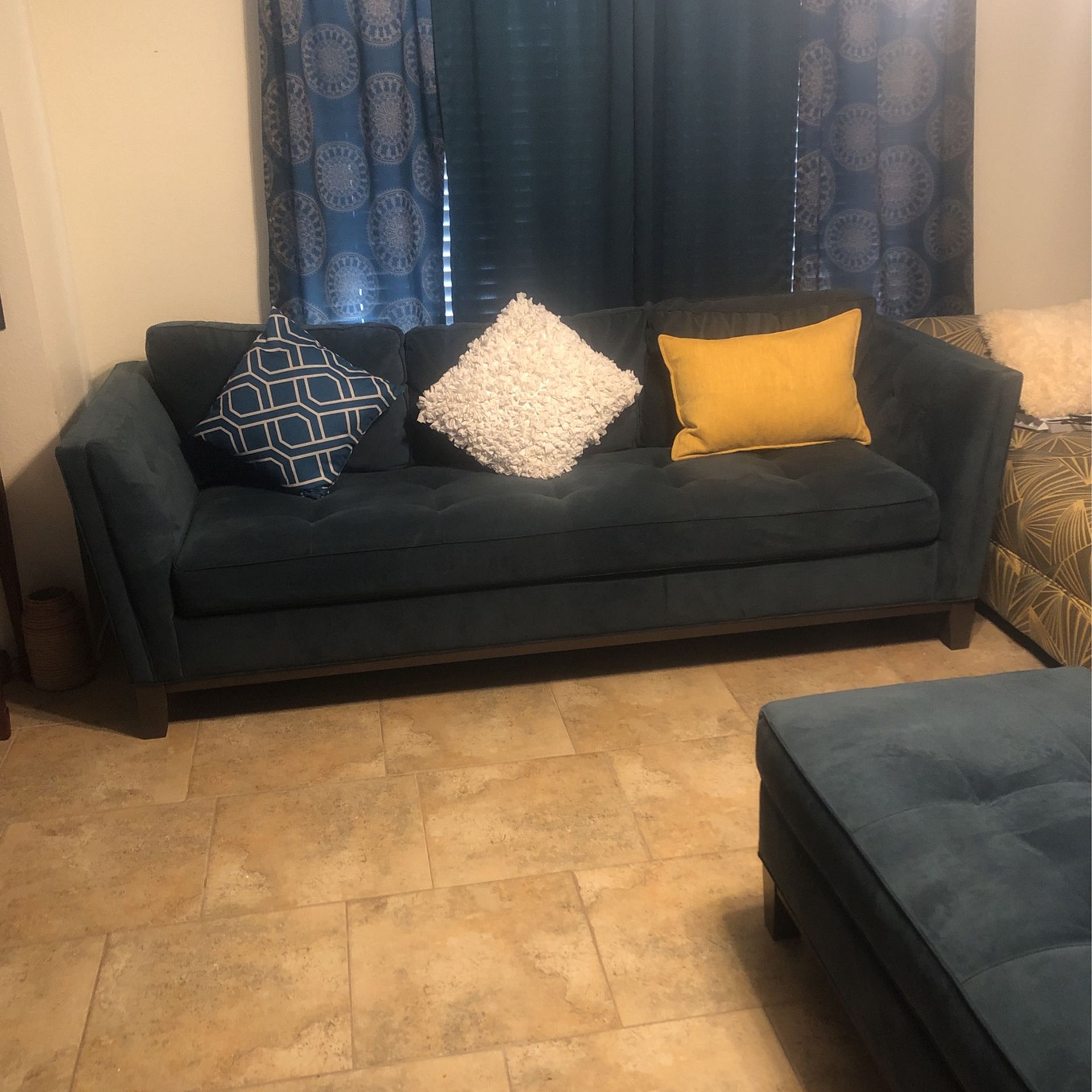 4 Piece Sofa Living Set No Smoke, Real Good Condition 