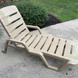 Outdoor Recliner Heavy Duty  With Brand New Pad