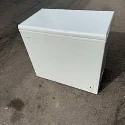 Standing Deep Chest Freezer Large