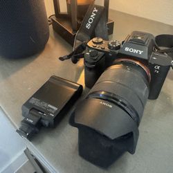 Sony Camera With Flash Attachment 