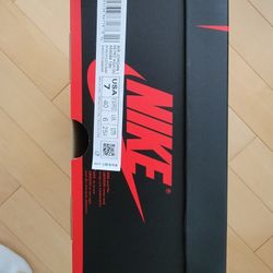 Jordan 1 Electro Orange. Sz 7 Men's. Ds