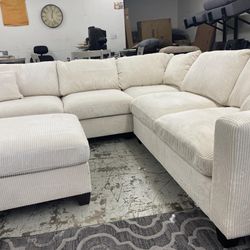 New Sectional Couch 99x99! Includes Free Delivery 🚚! 